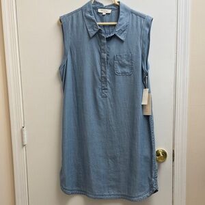 TWO by VINCE CAMUTOr Chambray  Light Blue Size Large.  NWT